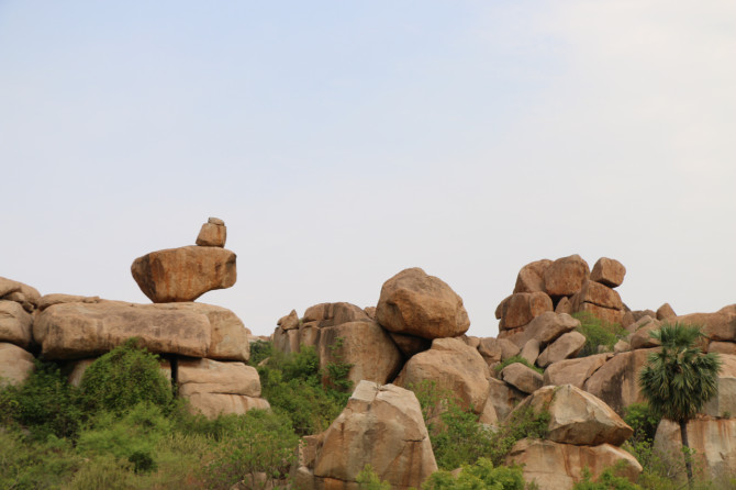 インド　ハンピ　岩