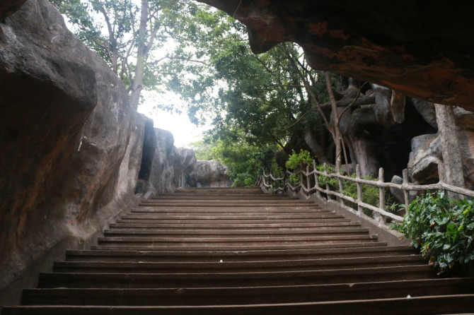 スリランカ　ダンブッラ　階段①