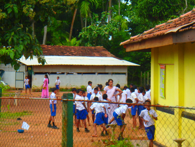 スリランカ　ニゴンボ　学校