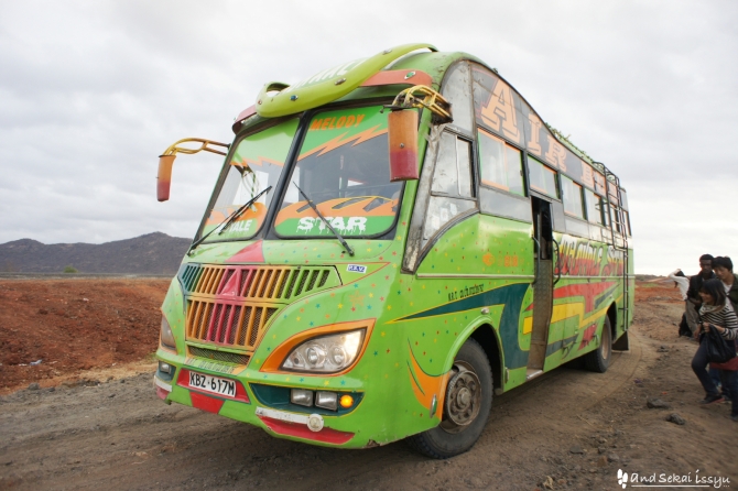 モヤレからナイロビに向かうバス、モヤレスター