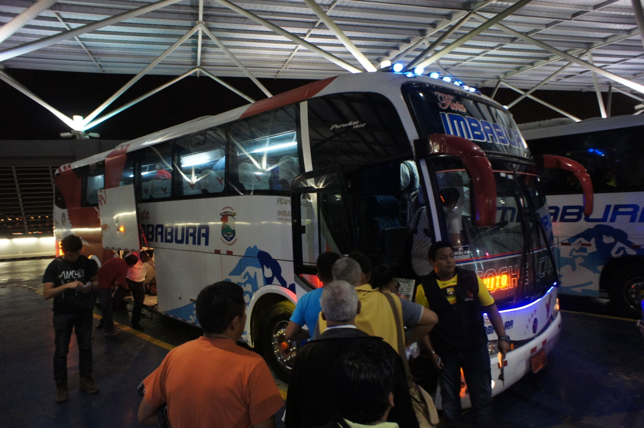 グアヤキルからコロンビアの首都キトにバスで移動