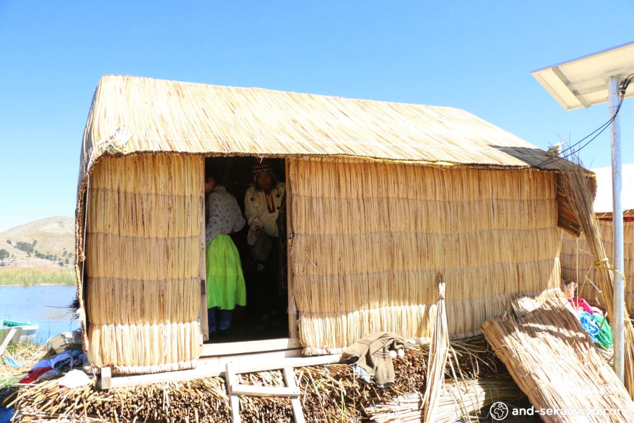 チチカカ湖に浮かぶ藁（トトラ）で出来たウロス島‼︎なんでも藁で完結させるカラフルなアイマラ民族‼︎