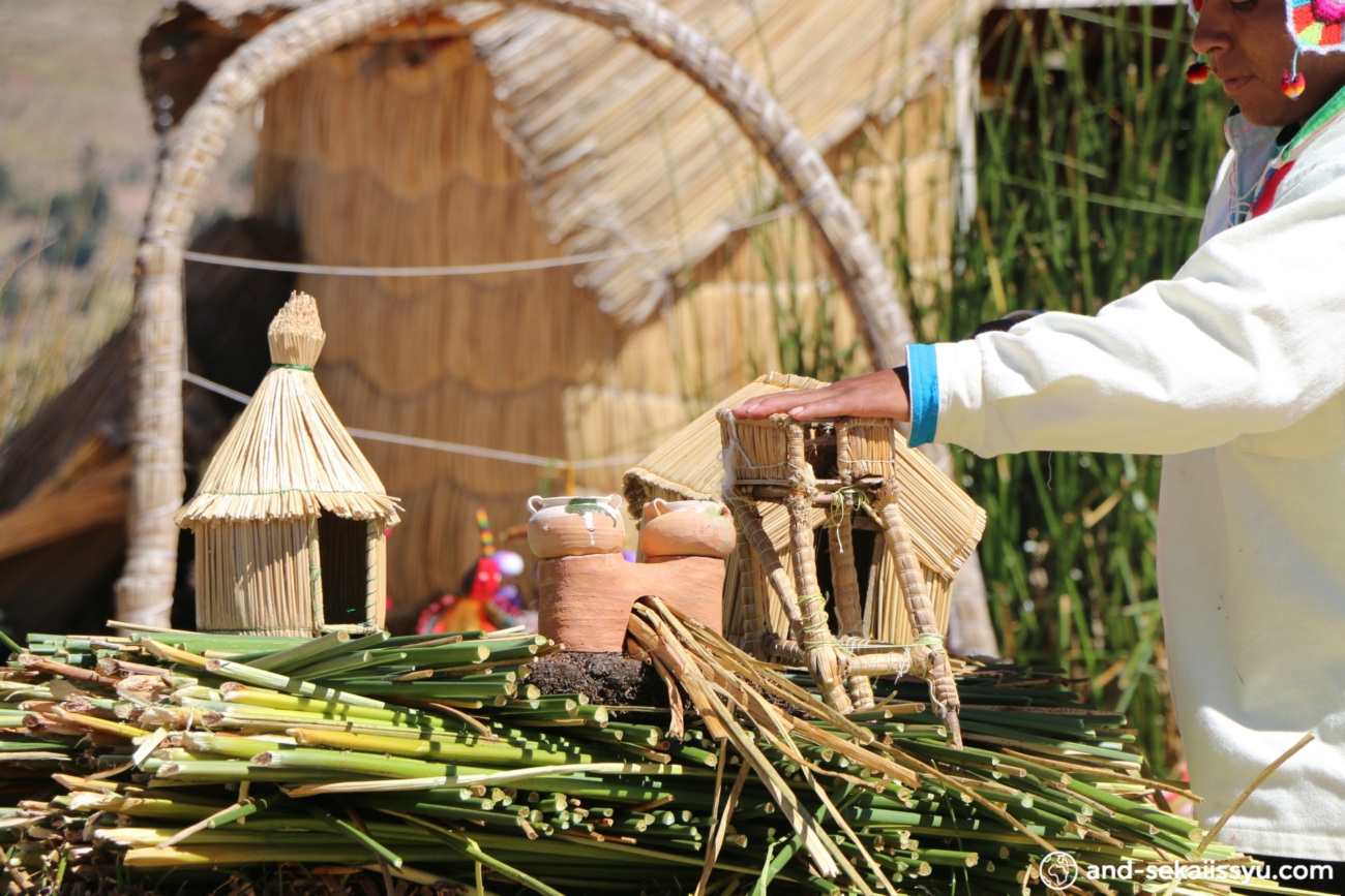 チチカカ湖に浮かぶ藁（トトラ）で出来たウロス島‼︎なんでも藁で完結させるカラフルなアイマラ民族‼︎