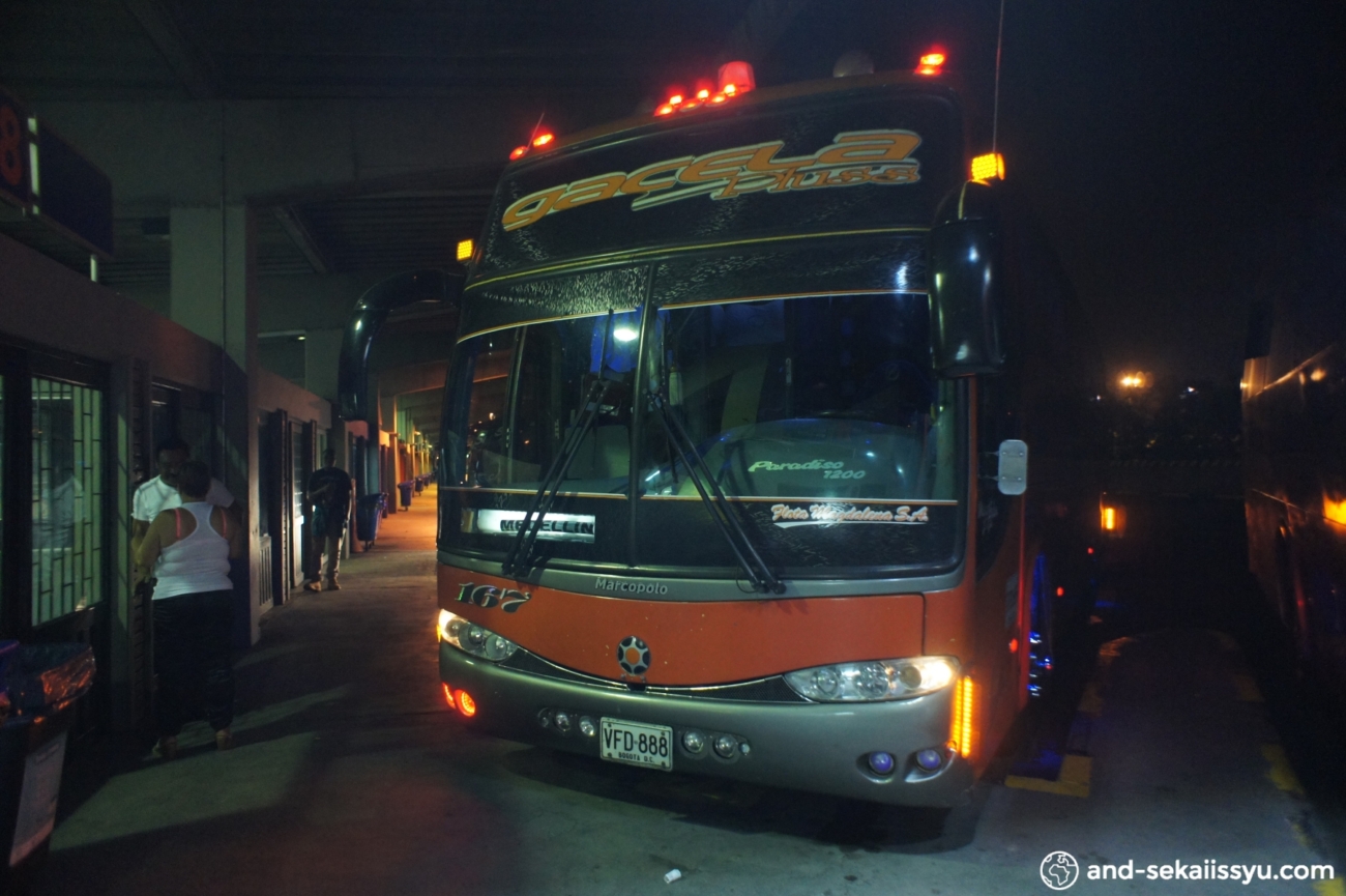 コロンビアのイピアレスからメデジンにバスで移動‼︎直通バスに乗れず、カリで乗り継ぎ待ちが辛かった‼︎