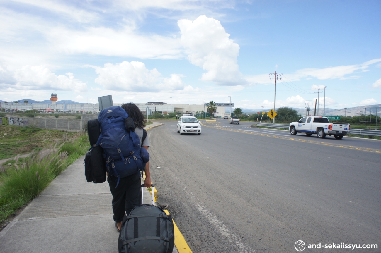 グアナファトの最寄り空港レオン/シラオからとトゥストラの空港へ飛行機で移動し、サンクリストバス・デ・ラス・カサスにバスで移動‼︎