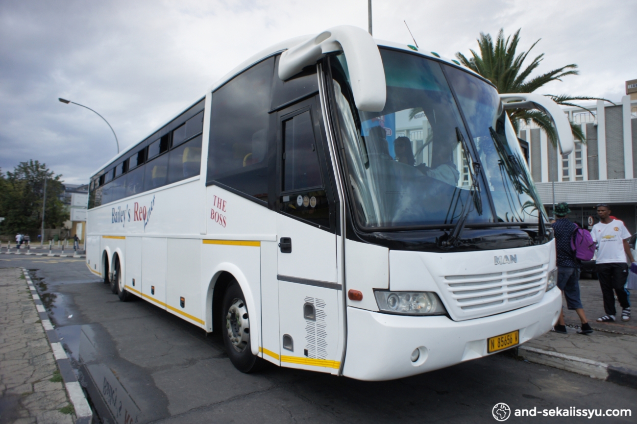 ナミビアのウィントフックから南アフリカのケープタウンにバスで移動